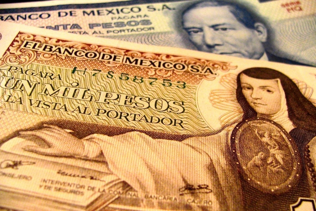 Calculating The Value Of Old Mexican Banknotes